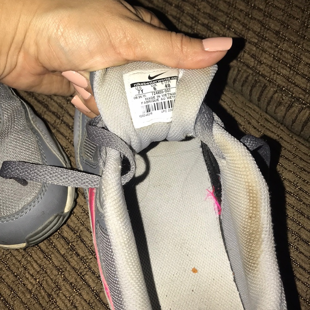 Nike’s - Picture 3 of 5